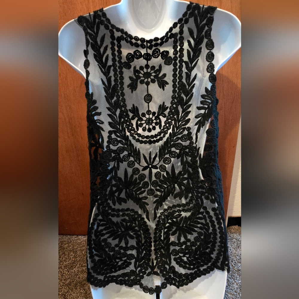 Anthropologie Beautiful Black Lace Floral Sheer Top SzM - Picture 8 of 8